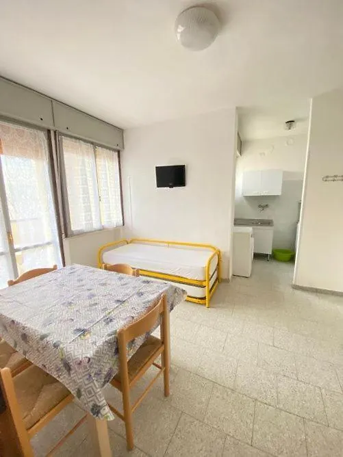 Complesso Mosaico Non Fornisce Prestazioni Di Carattere Alberghiero, Appartamenti Arredati Come Da Foto, Per Il Check In Agenzia Ferro Viale Francesco Petrarca 391 Lido Adriano Ra Italia